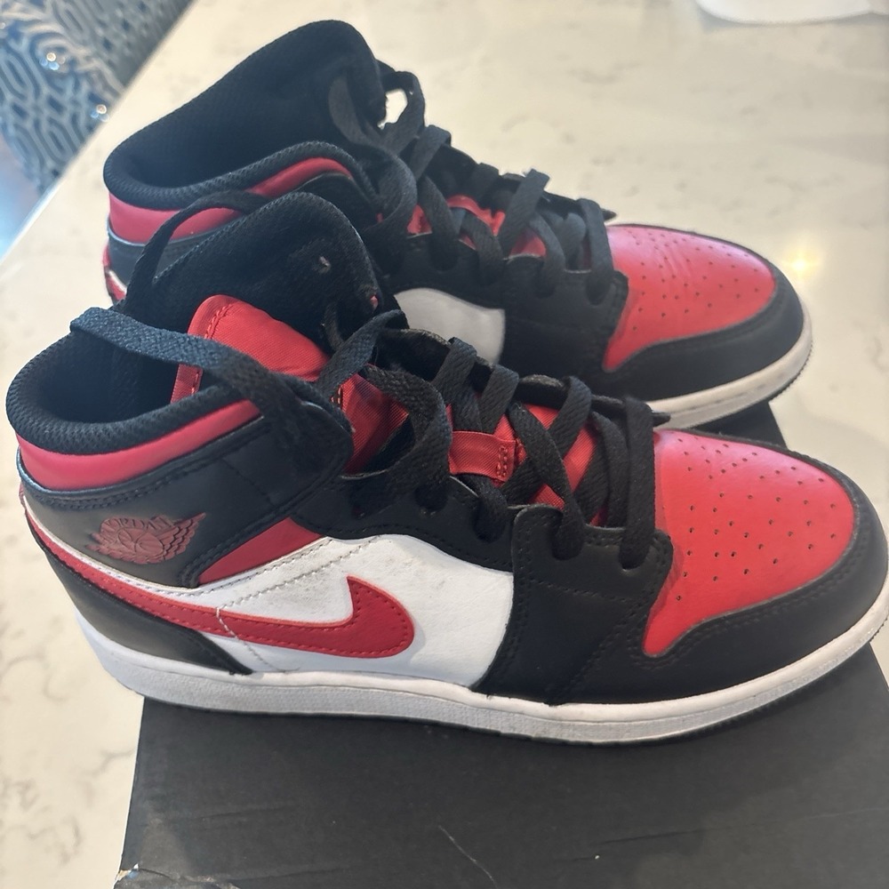 Air Jordan 1 Mid GS Size 4 Youth Black-Varsity Red-White Basketball School Shoe